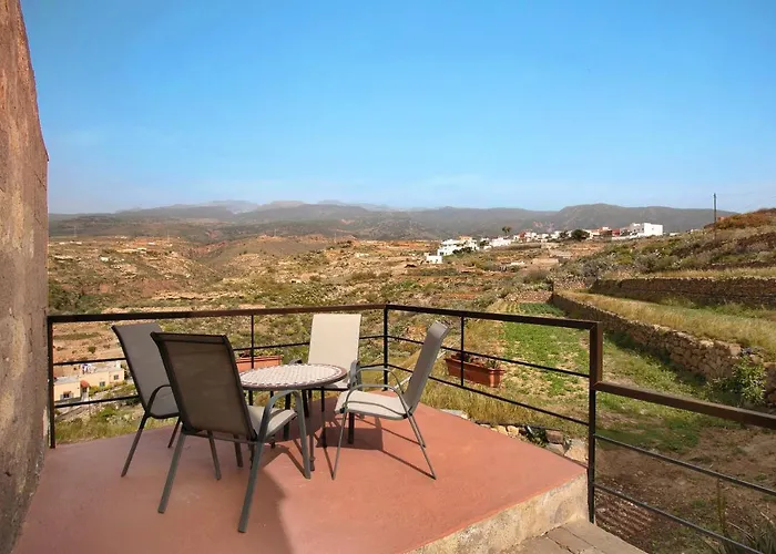 Esperanza Nyaraló *